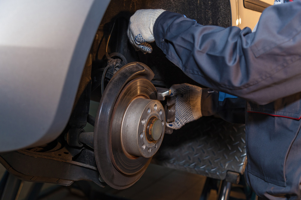 Bucks Mobile Tyres servicing cat breaks